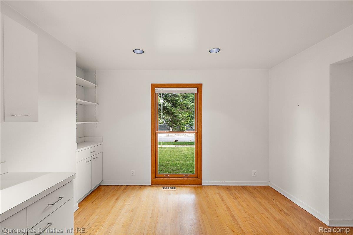 2635 Dorchester Road Birmingham, MI 48009 - Photo 7 of 44