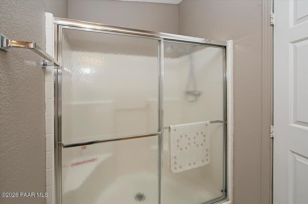 12110 East Obsidian Loop Road Dewey, AZ 86327 - Photo 11 of 18 11-Primary Bathroom