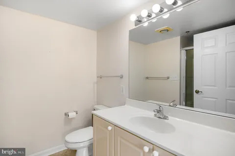 $325,000 | 19385 Cypress Ridge Terrace, Unit 519, Leesburg, VA 20176