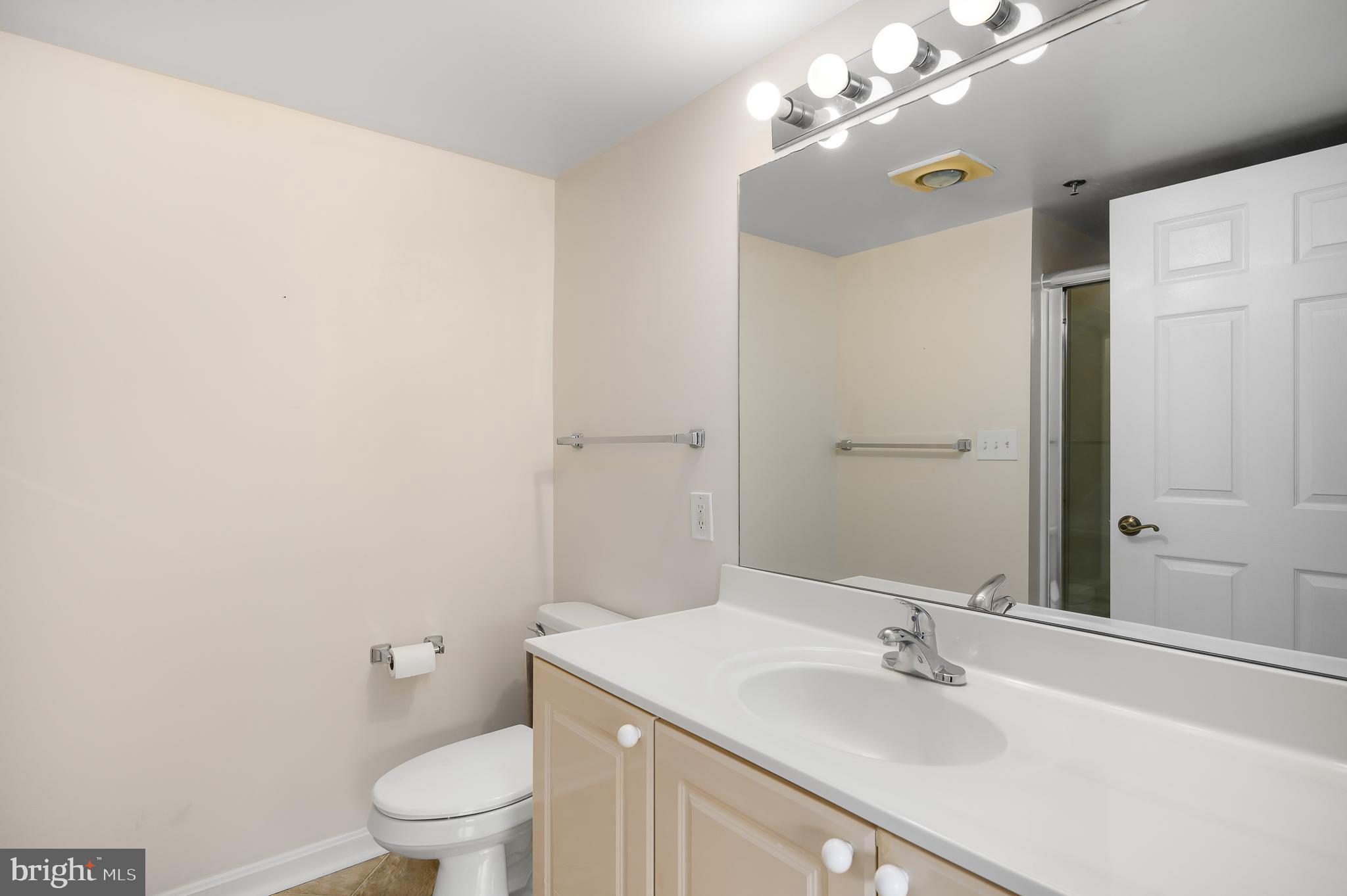 19385 Cypress Ridge Terrace, Unit 519 Leesburg, VA 20176 - Photo 24 of 43 2nd bathroom