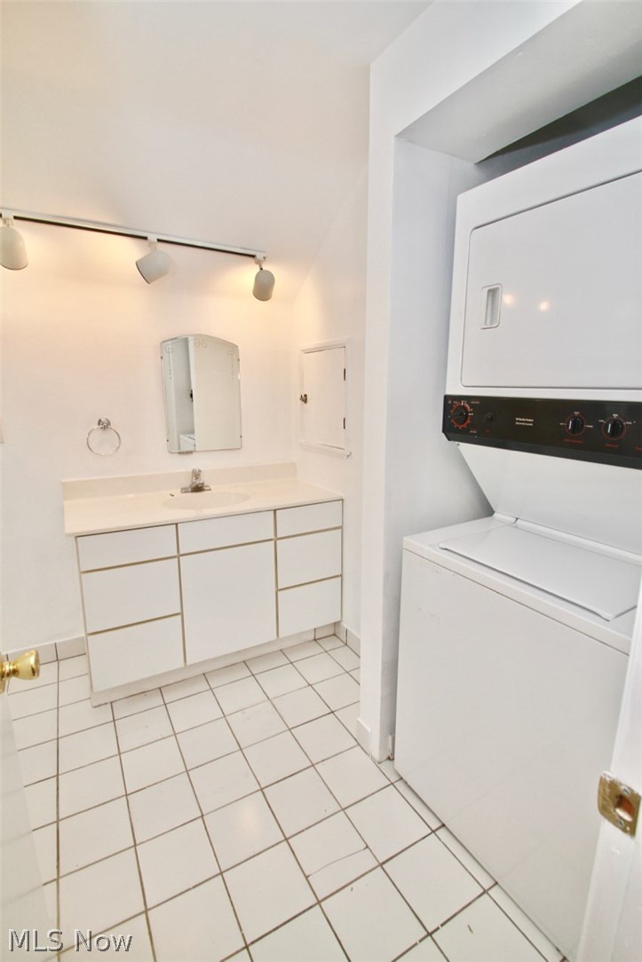 4226 Stonehaven Road Cleveland, OH 44121 - Photo 6 of 12