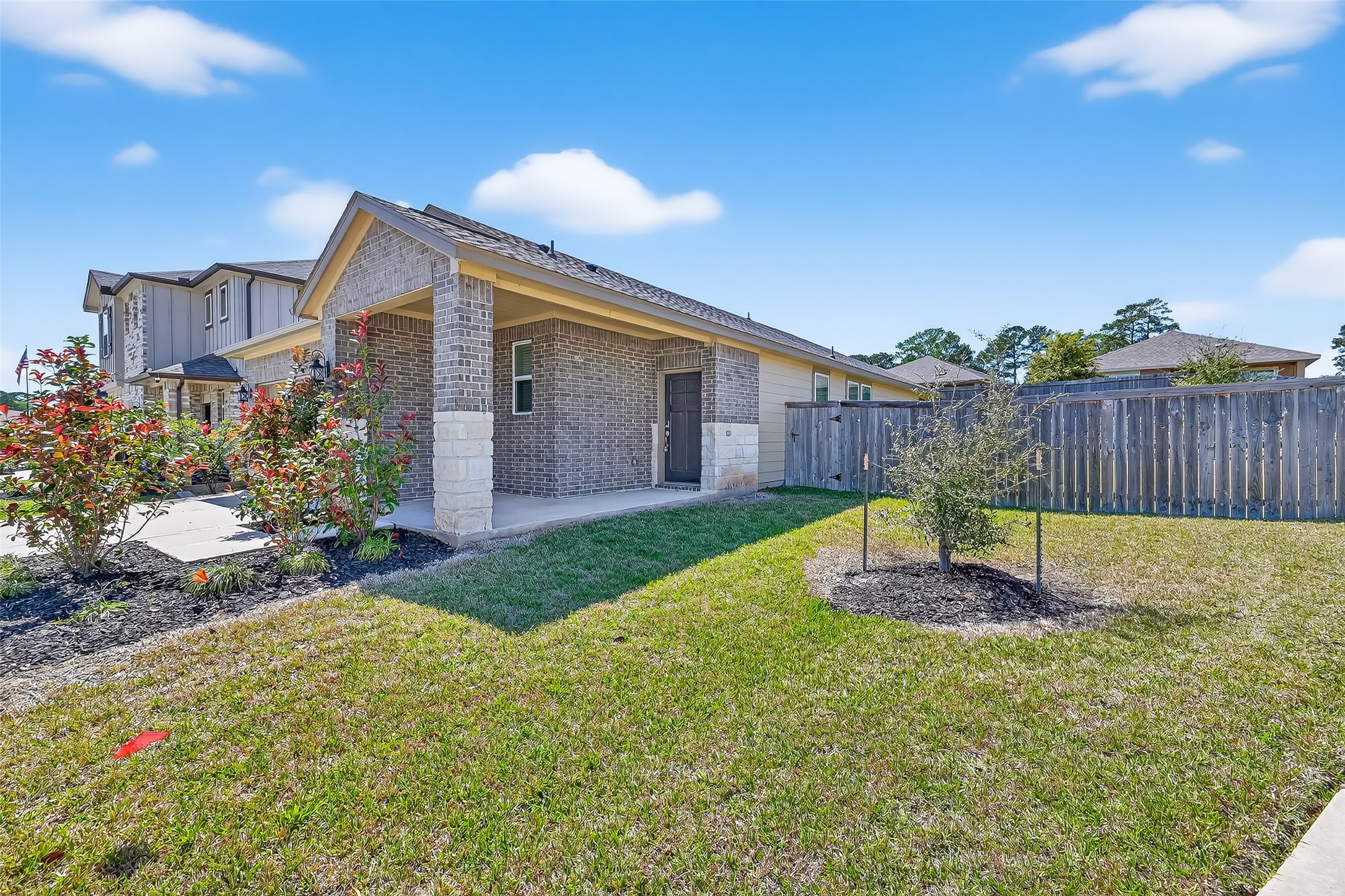 2035 Myrtle Oak Street Conroe, TX 77304 - Photo 3 of 38