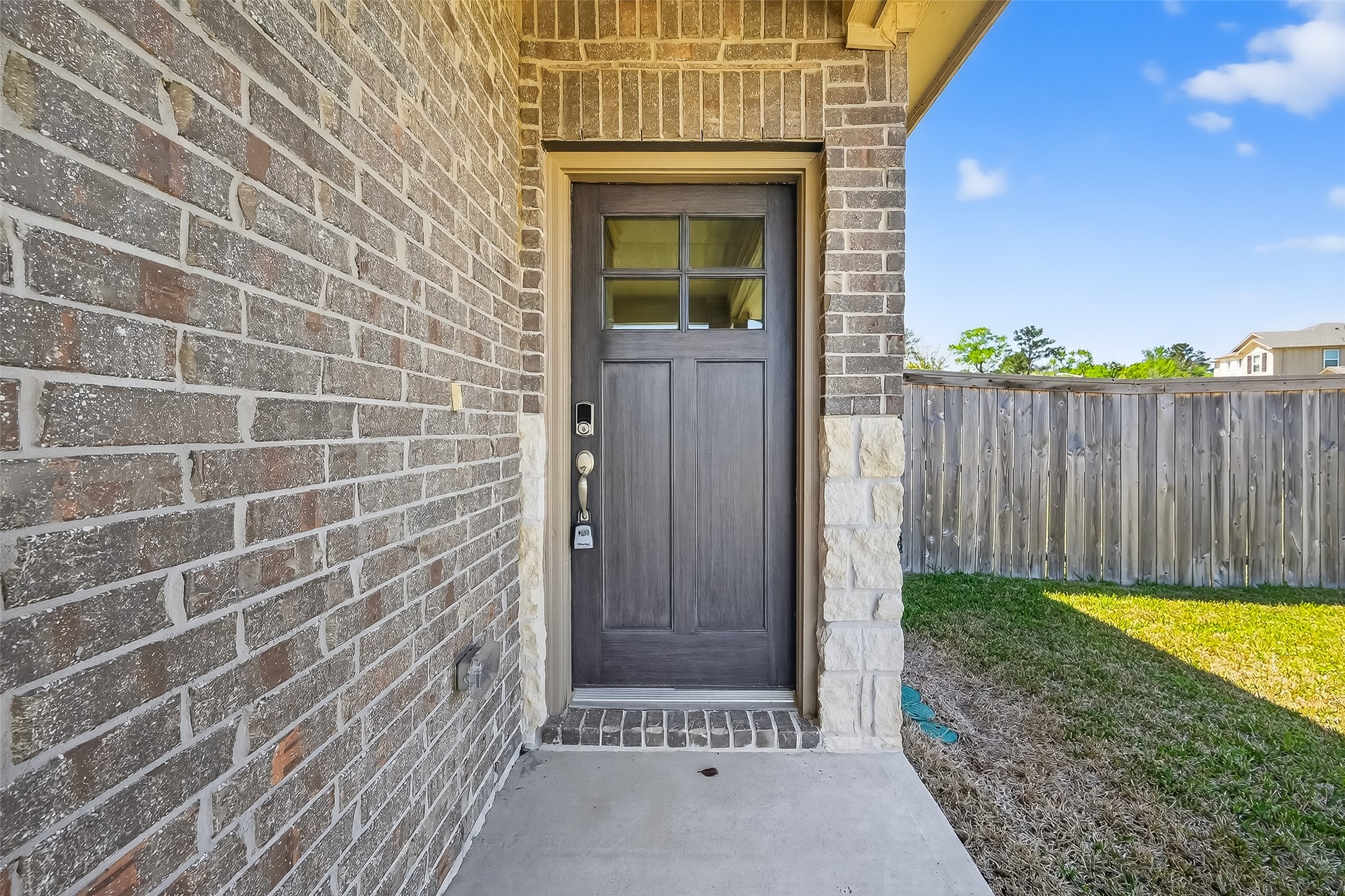 2035 Myrtle Oak Street Conroe, TX 77304 - Photo 4 of 38