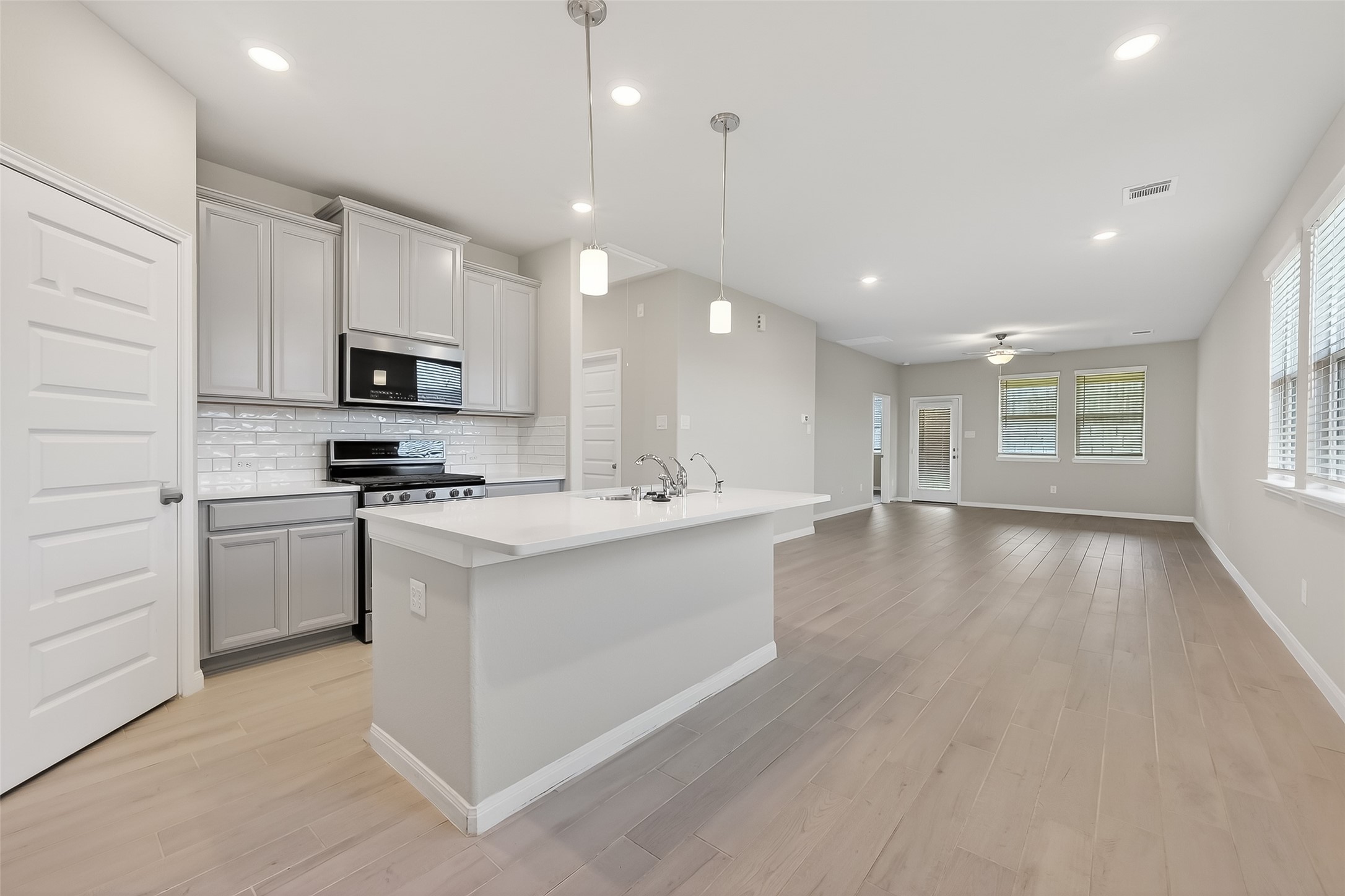 2035 Myrtle Oak Street Conroe, TX 77304 - Photo 6 of 38