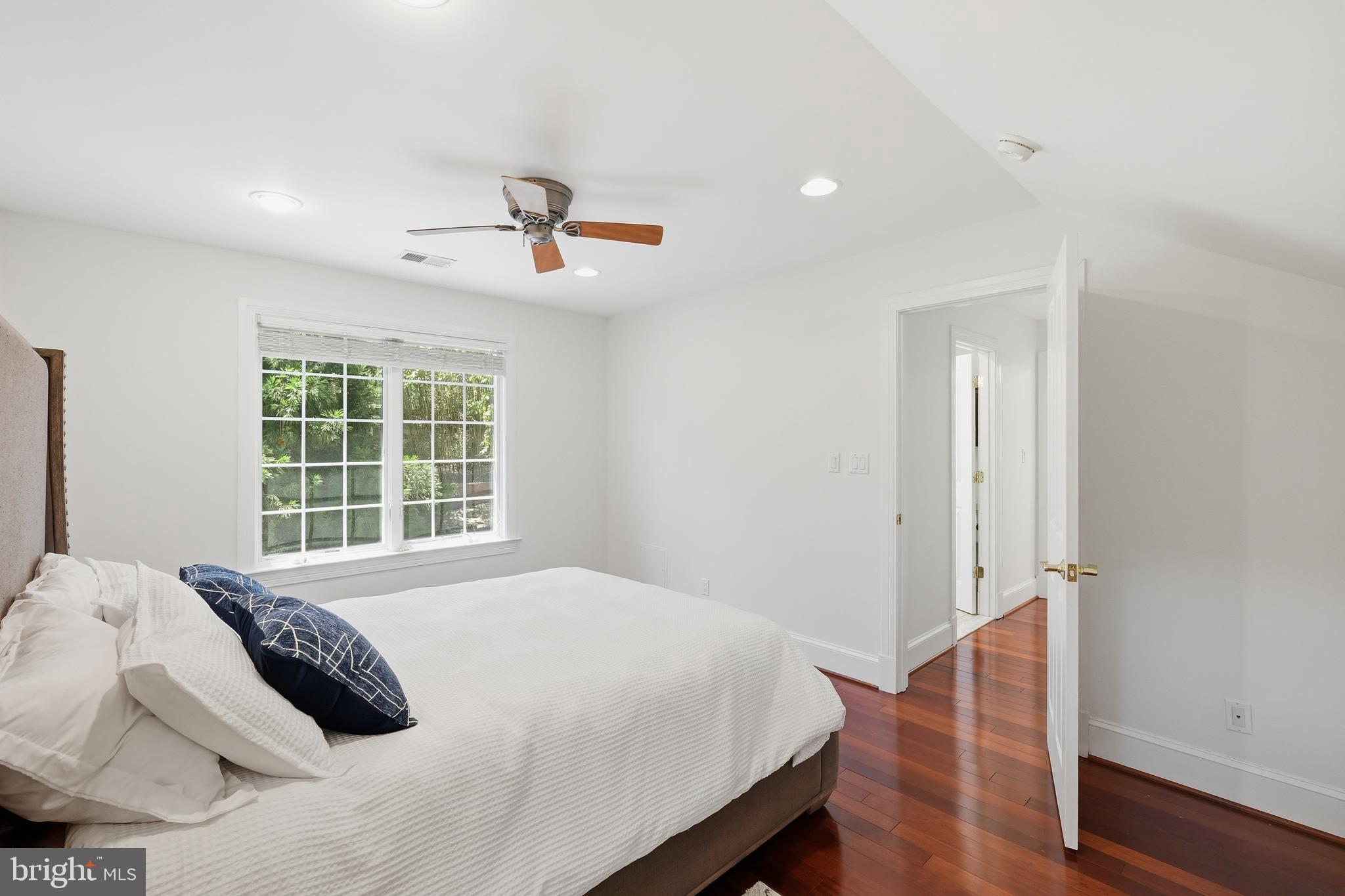 414 Skyhill Road Alexandria, VA 22314 - Photo 27 of 42 Upper Suite 1