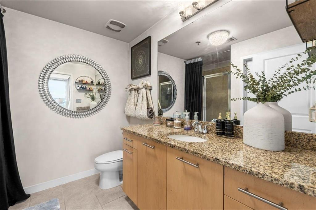 3324 Peachtree Road Northeast, Unit 902 Atlanta, GA 30326 - Photo 16 of 29 a bathroom with a toilet a sink and a mirror