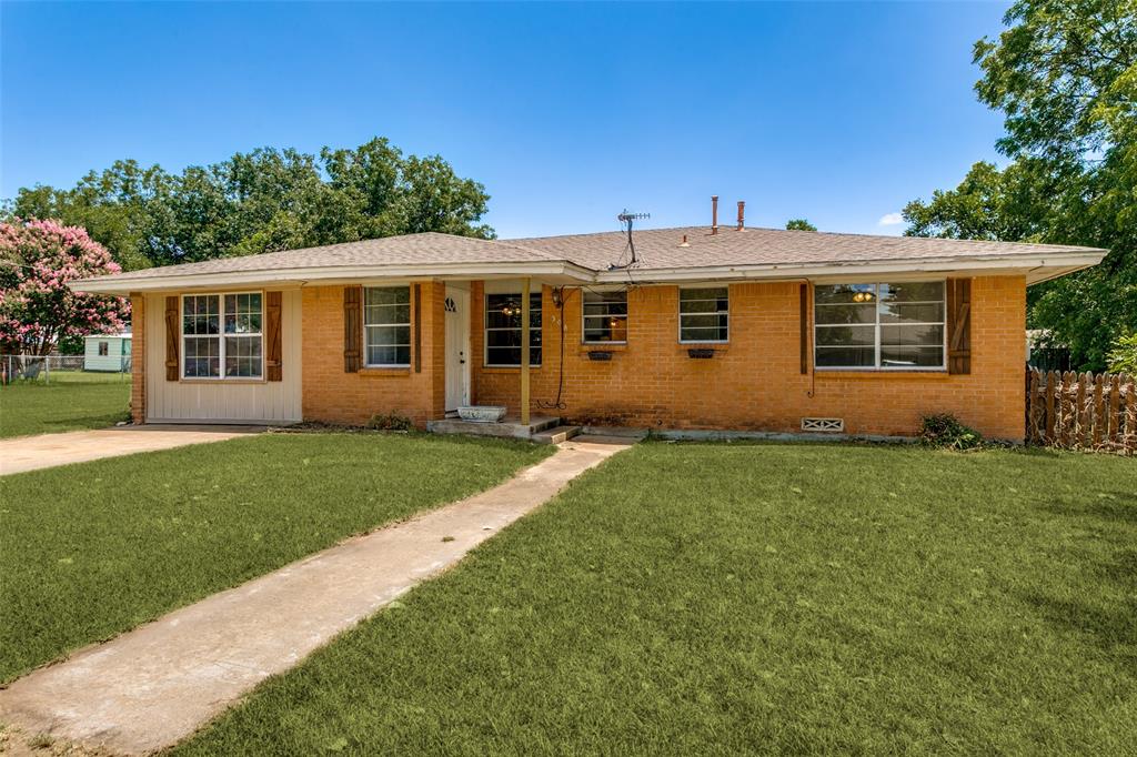 308 North Ave C Springtown, TX 76082 - Photo 1 of 25