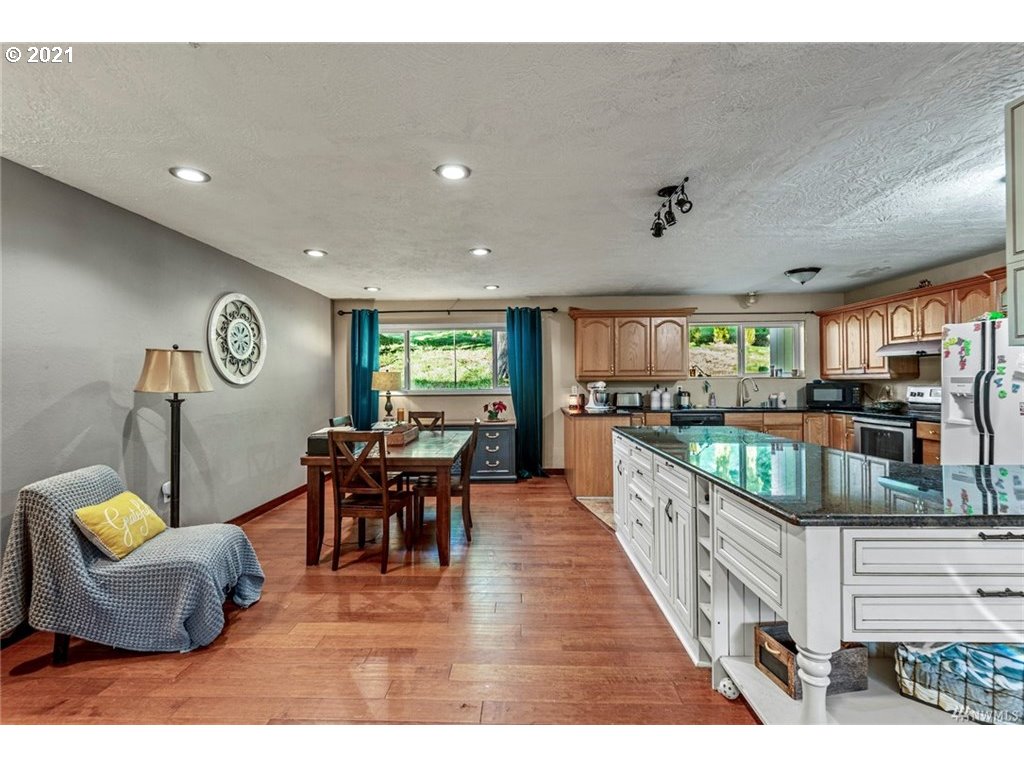 784 Carroll Road Kelso, WA 98626 - Photo 10 of 18 Gallery Image 10