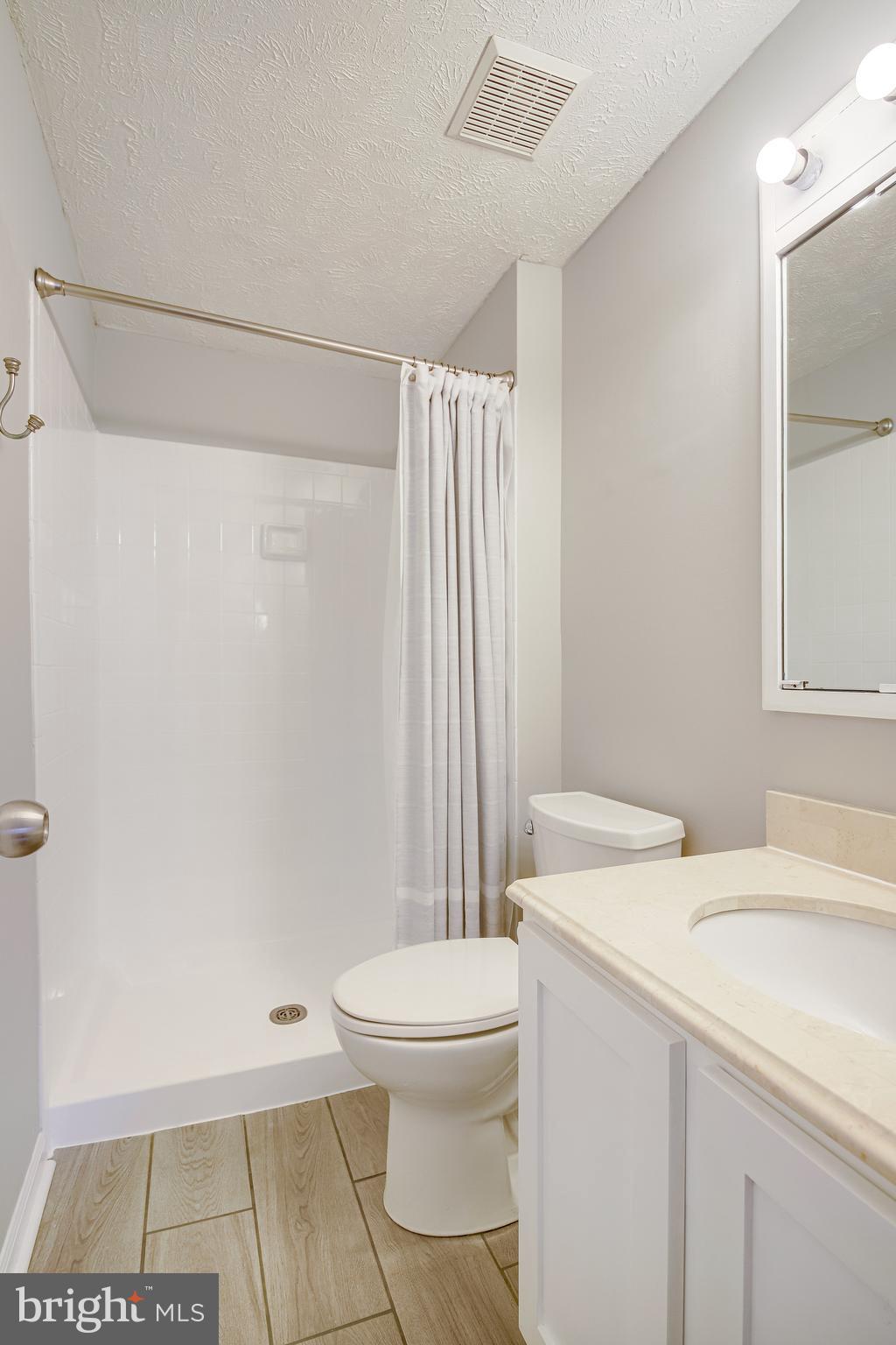1490 Autumn Ridge Circle Reston, VA 20194 - Photo 28 of 60 Owner's bath