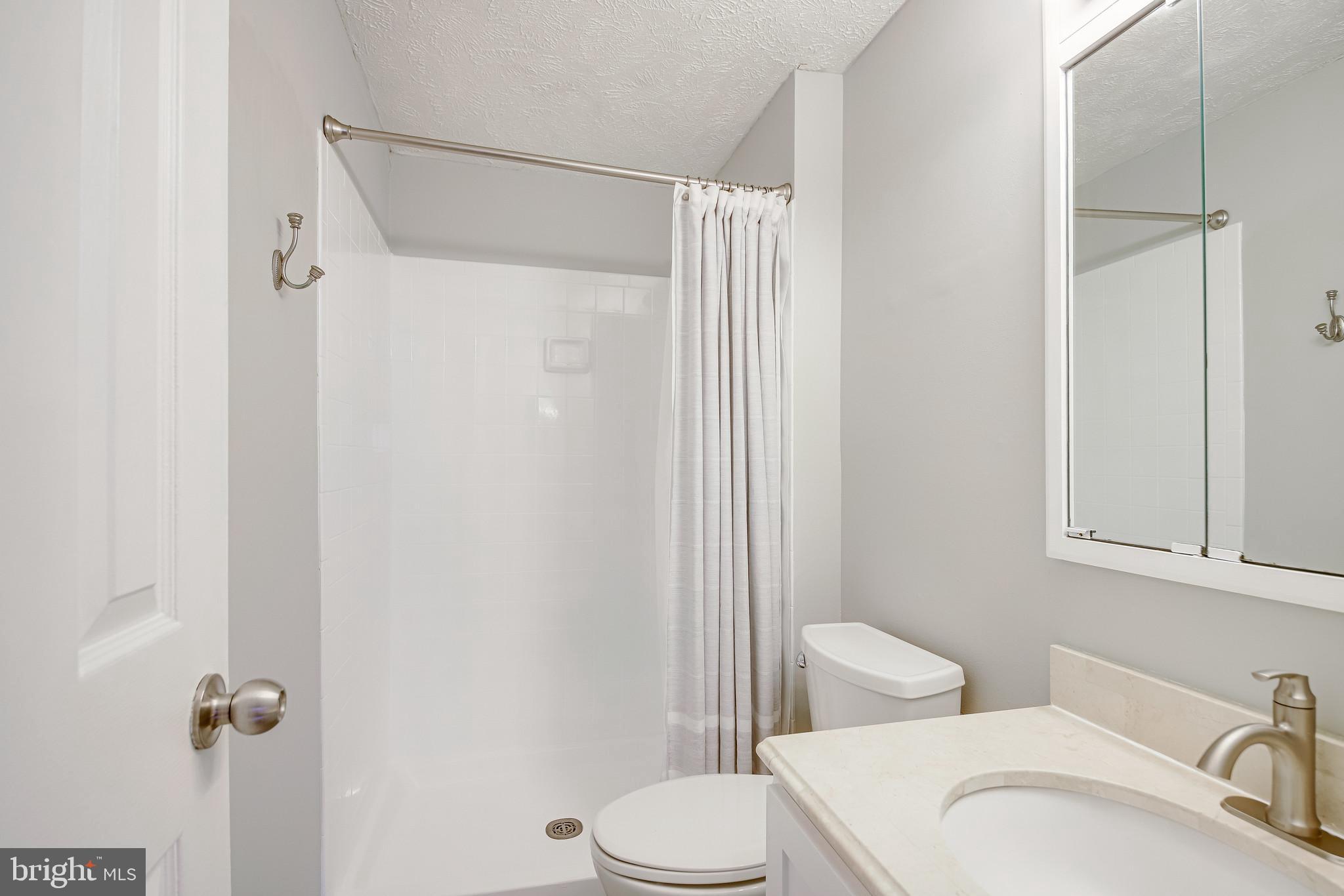1490 Autumn Ridge Circle Reston, VA 20194 - Photo 29 of 60 Owner's Bath