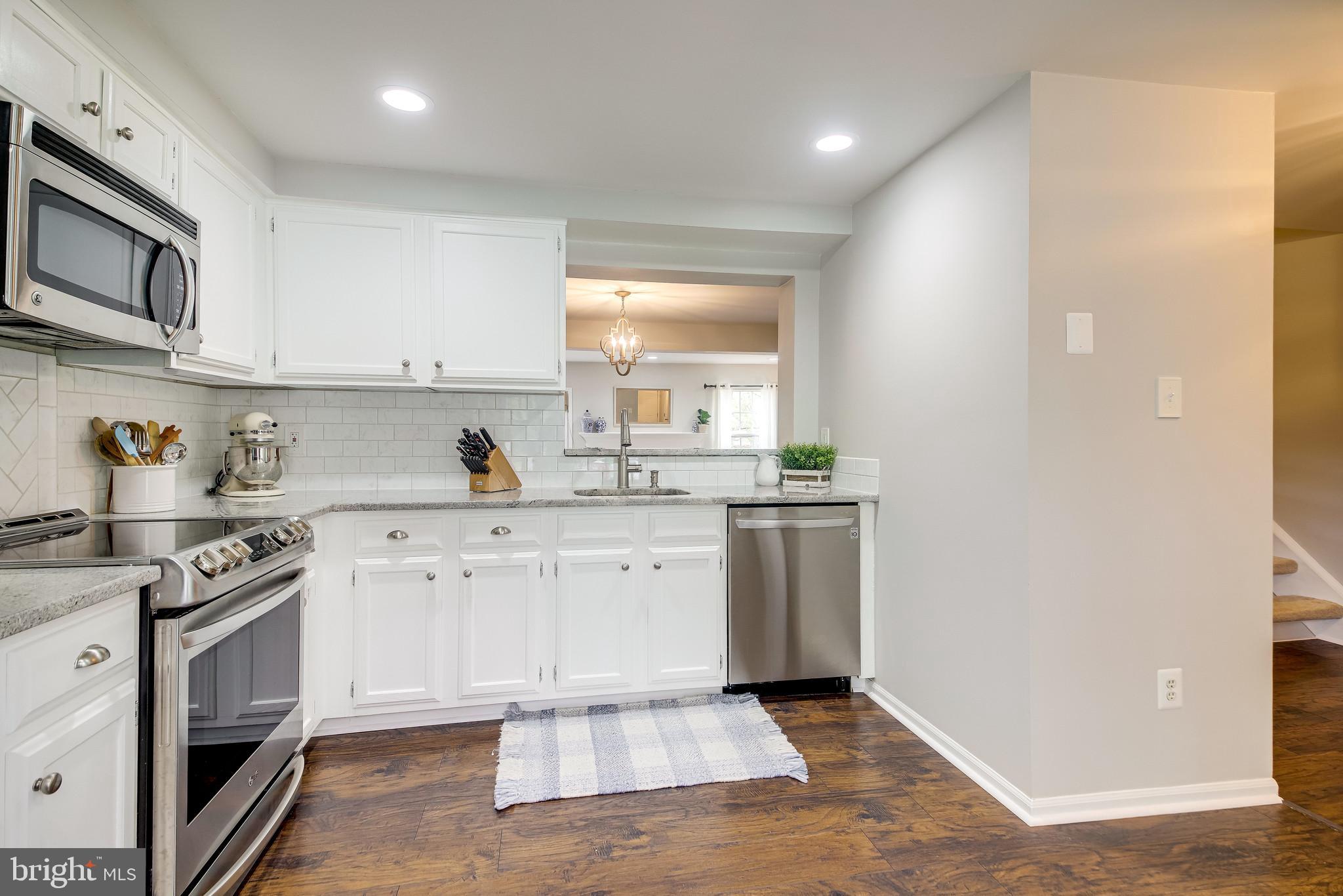 1490 Autumn Ridge Circle Reston, VA 20194 - Photo 4 of 60 Stainless steel appliances