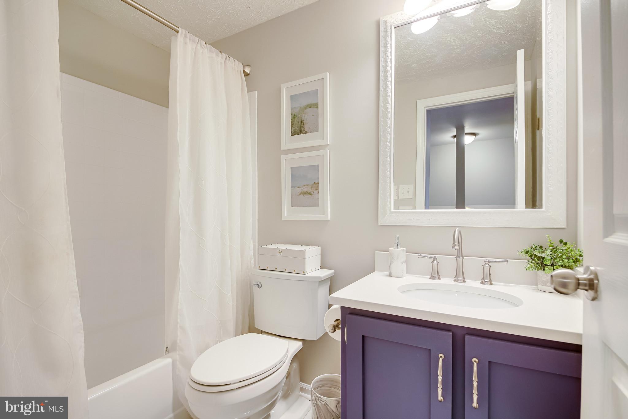 1490 Autumn Ridge Circle Reston, VA 20194 - Photo 34 of 60 Hallway Full Bath