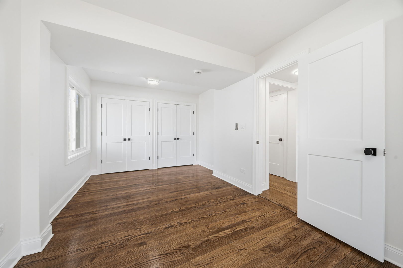 7851 Suburban Lane Bridgeview, IL 60455 - Photo 23 of 50 a view of a livingroom with wooden floor