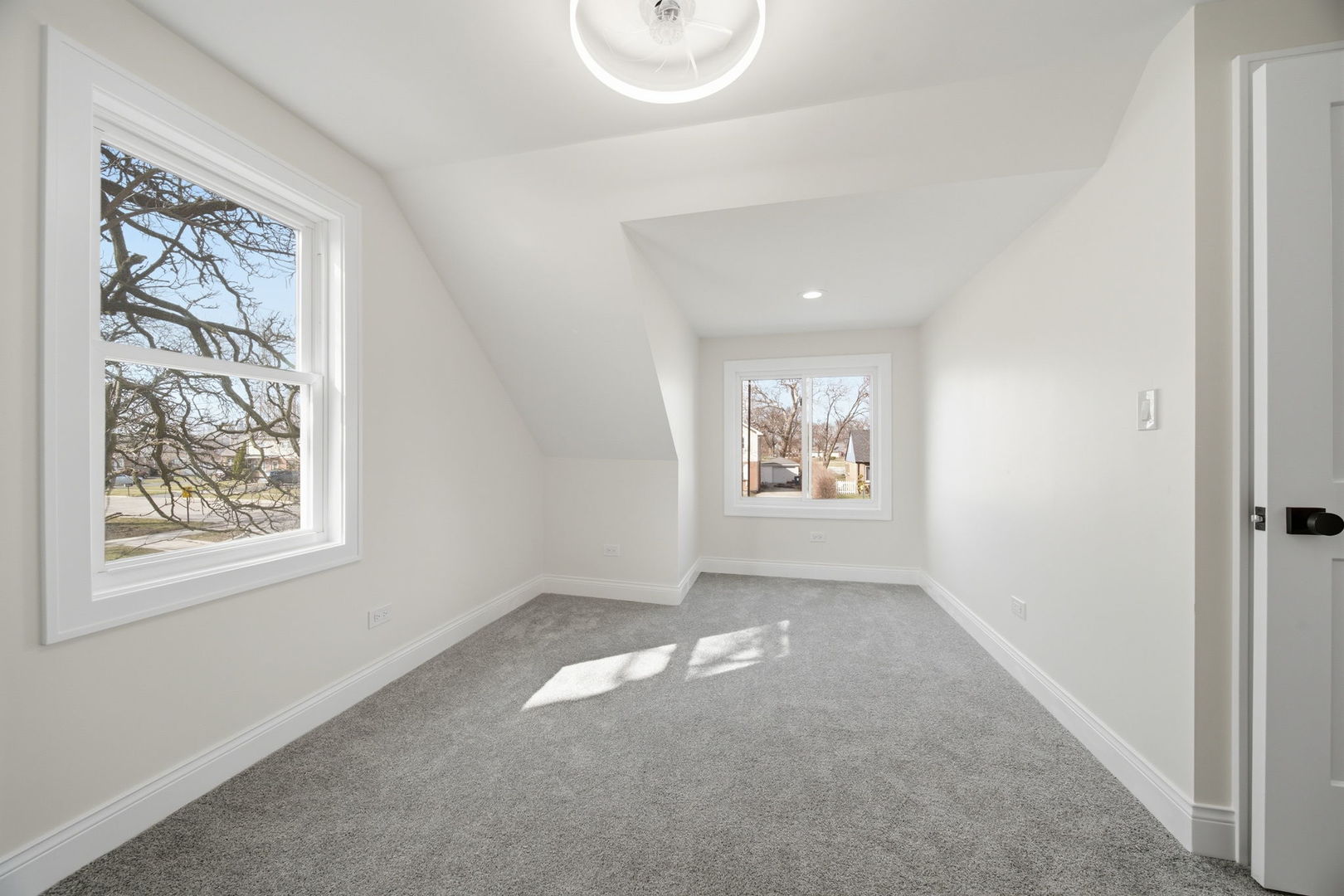 7851 Suburban Lane Bridgeview, IL 60455 - Photo 27 of 50 an empty room with windows and closet