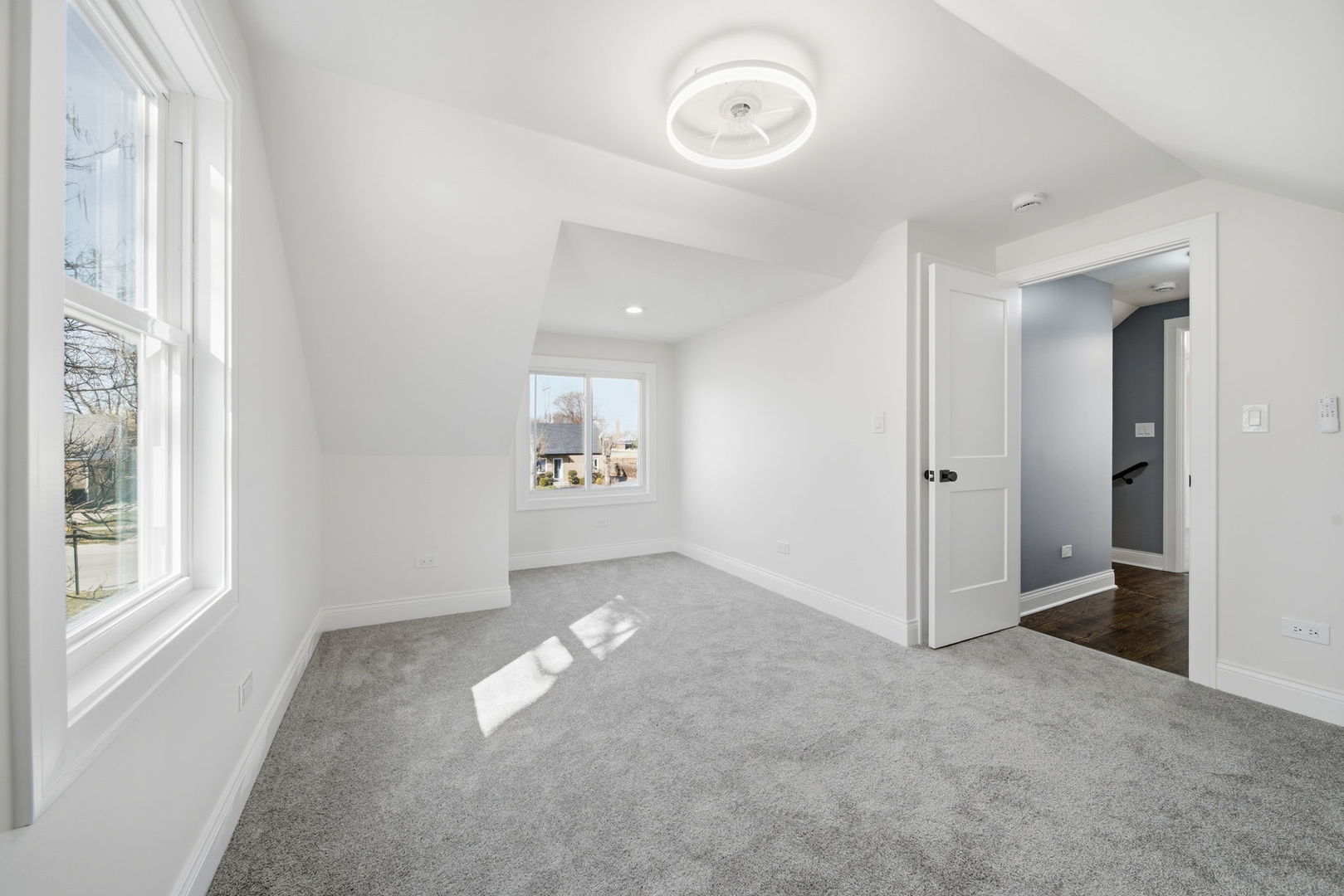 7851 Suburban Lane Bridgeview, IL 60455 - Photo 29 of 50 an empty room with windows and entrance