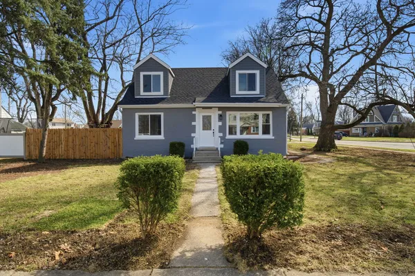 $364,900 | 7851 Suburban Lane, Bridgeview, IL 60455