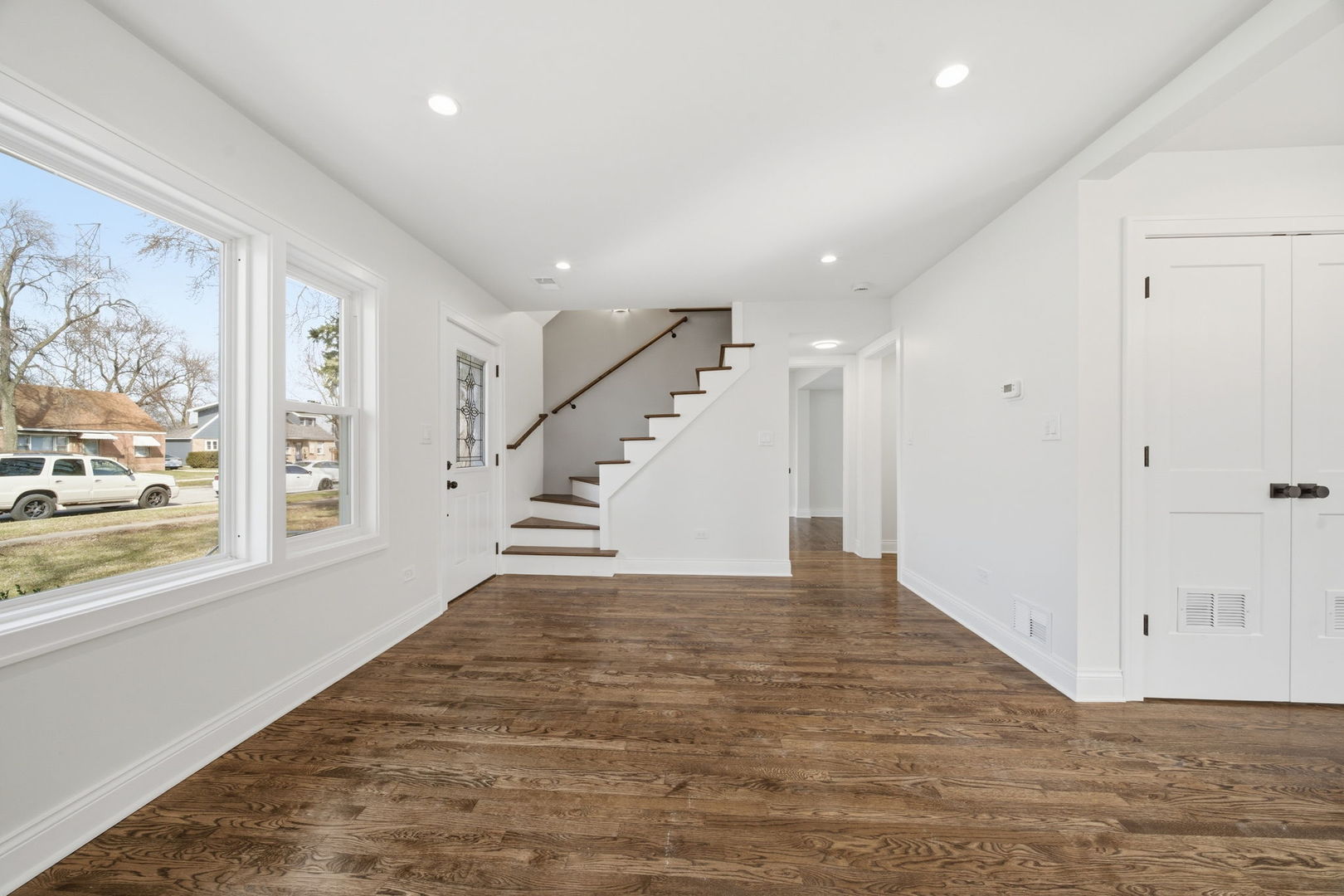 7851 Suburban Lane Bridgeview, IL 60455 - Photo 4 of 50 a view of an entryway with wooden floor