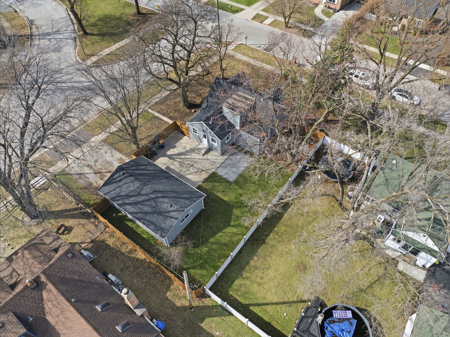 7851 Suburban Lane Bridgeview, IL 60455 - Photo 46 of 50 a view of a yard