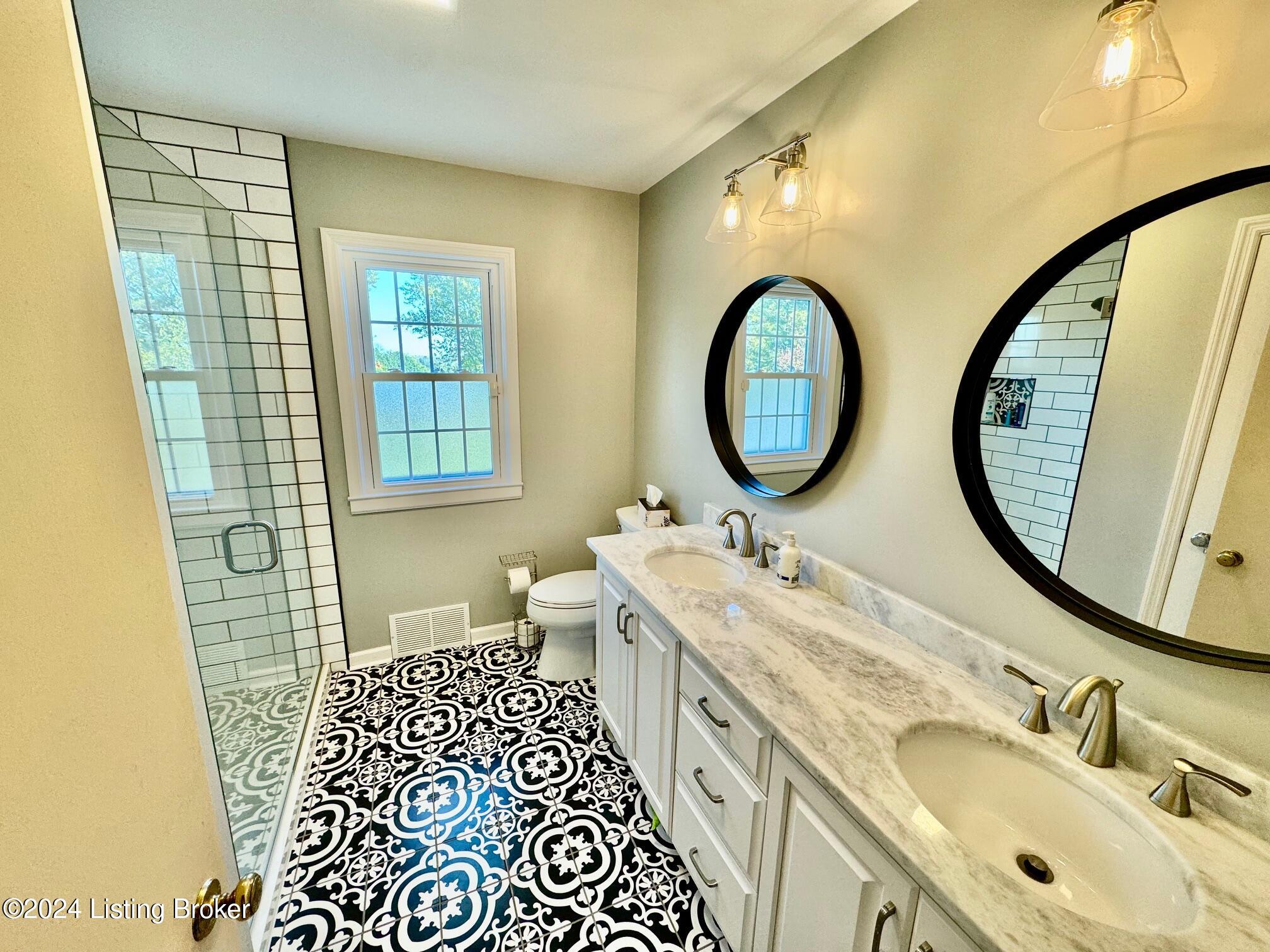 608 Lincoln Park Road Springfield, KY 40069 - Photo 24 of 32 024_Bathroom Upstairs