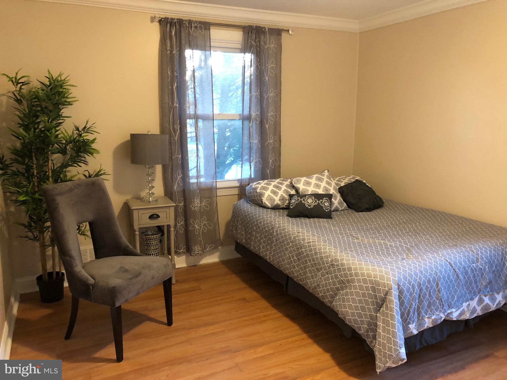 2823 Lindell Street Silver Spring, MD 20902 - Photo 21 of 55 Large main level bedroom