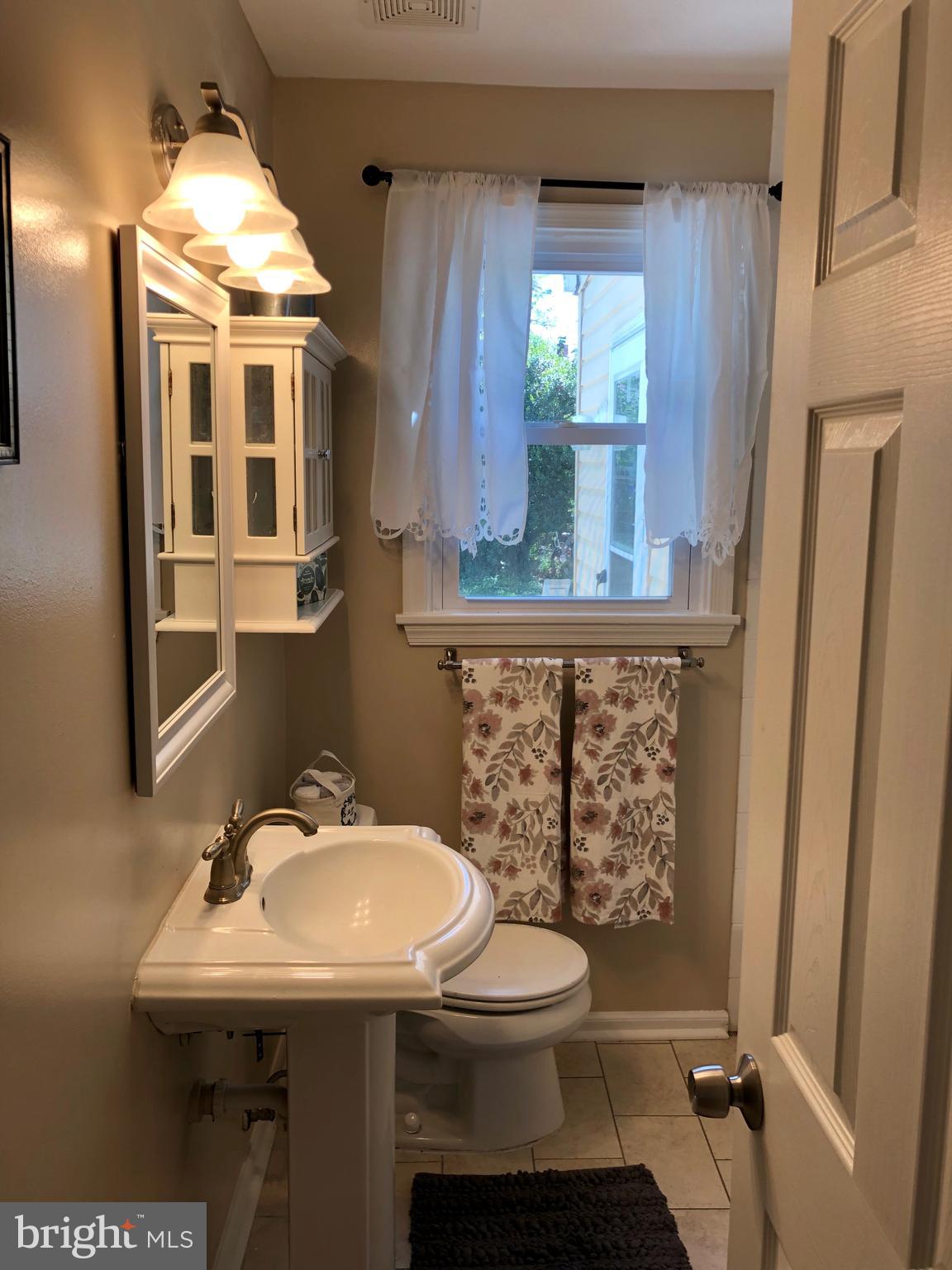 2823 Lindell Street Silver Spring, MD 20902 - Photo 32 of 55 Main level full bathroom