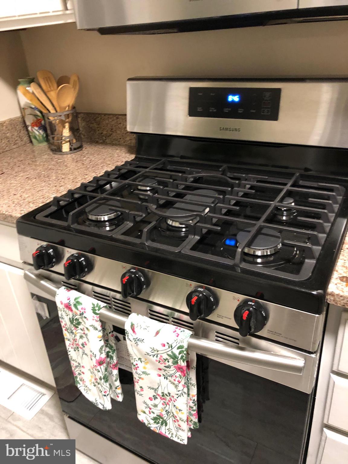 2823 Lindell Street Silver Spring, MD 20902 - Photo 6 of 55 New Five Burner Stove