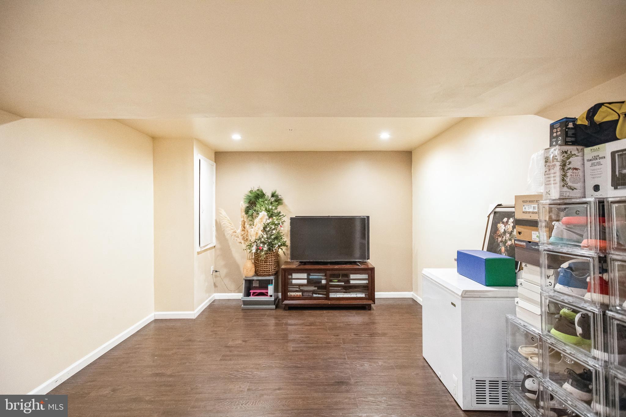 2601 St Marys View Road Accokeek, MD 20607 - Photo 26 of 33 a living room with furniture and a flat screen tv