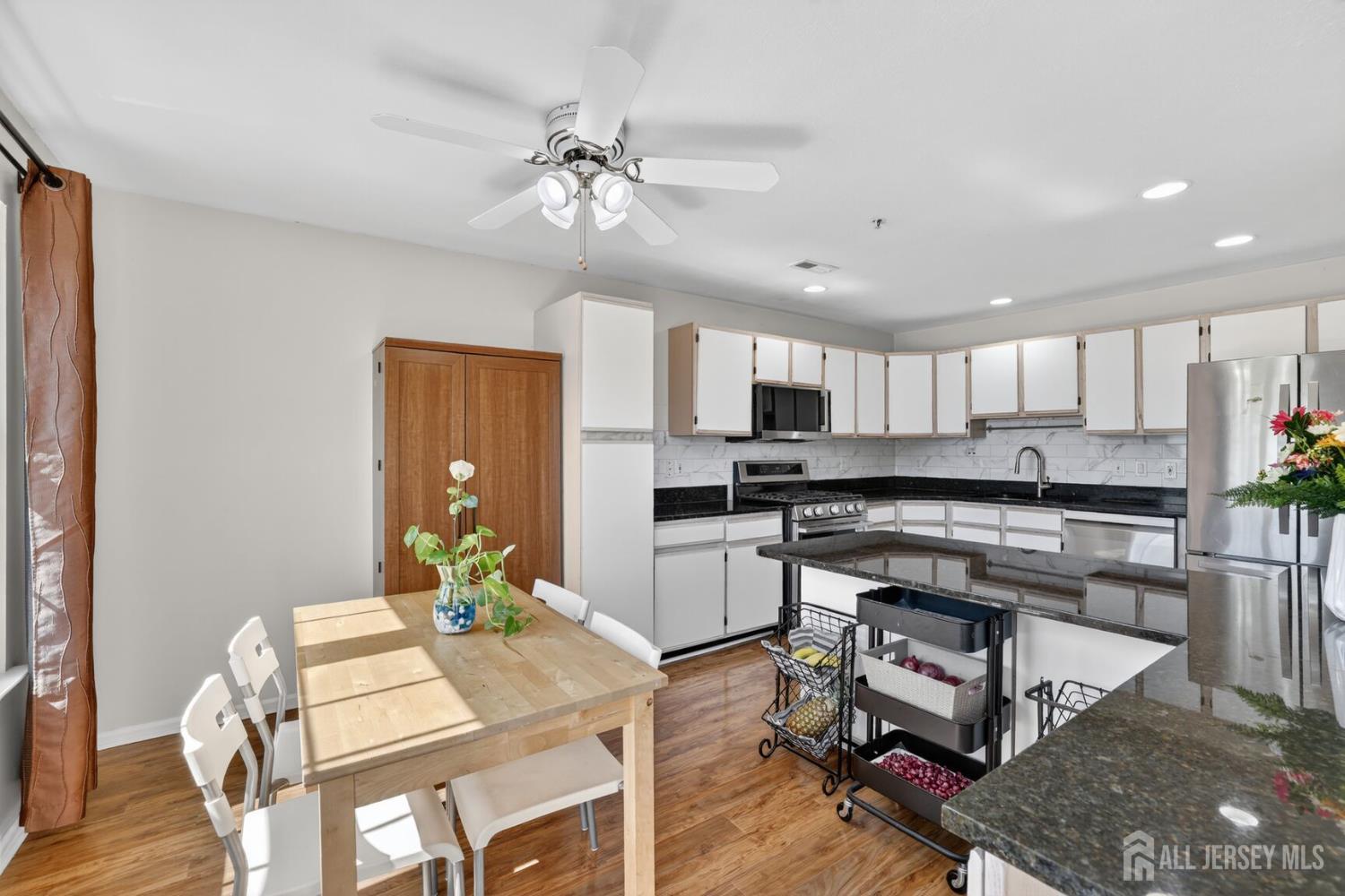 217 Prestwick Way Edison, NJ 08820 - Photo 12 of 30