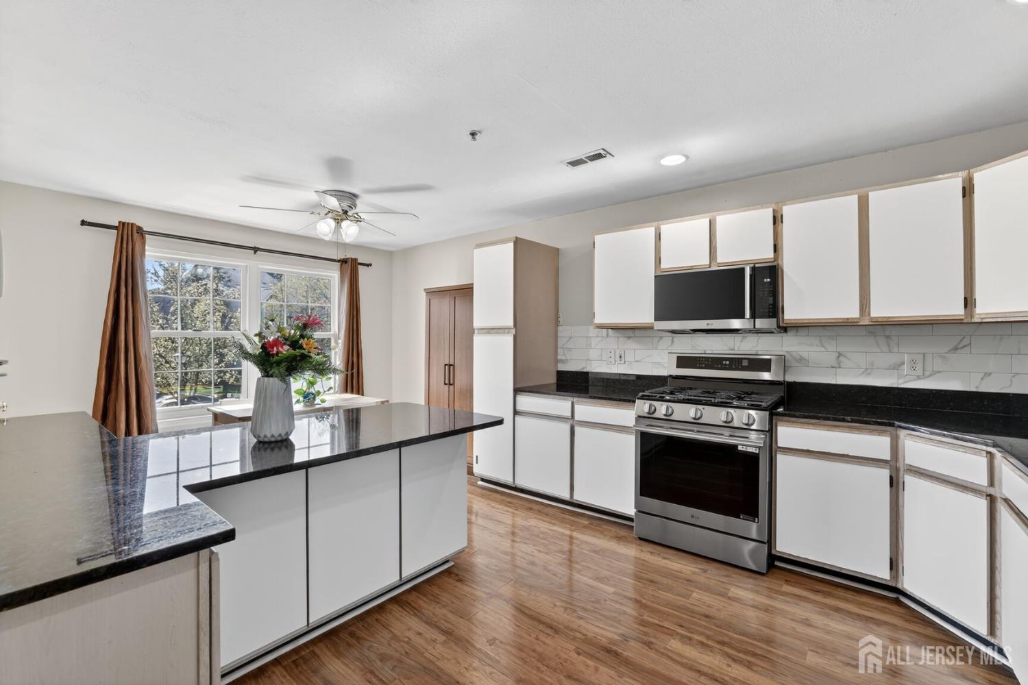 217 Prestwick Way Edison, NJ 08820 - Photo 9 of 30