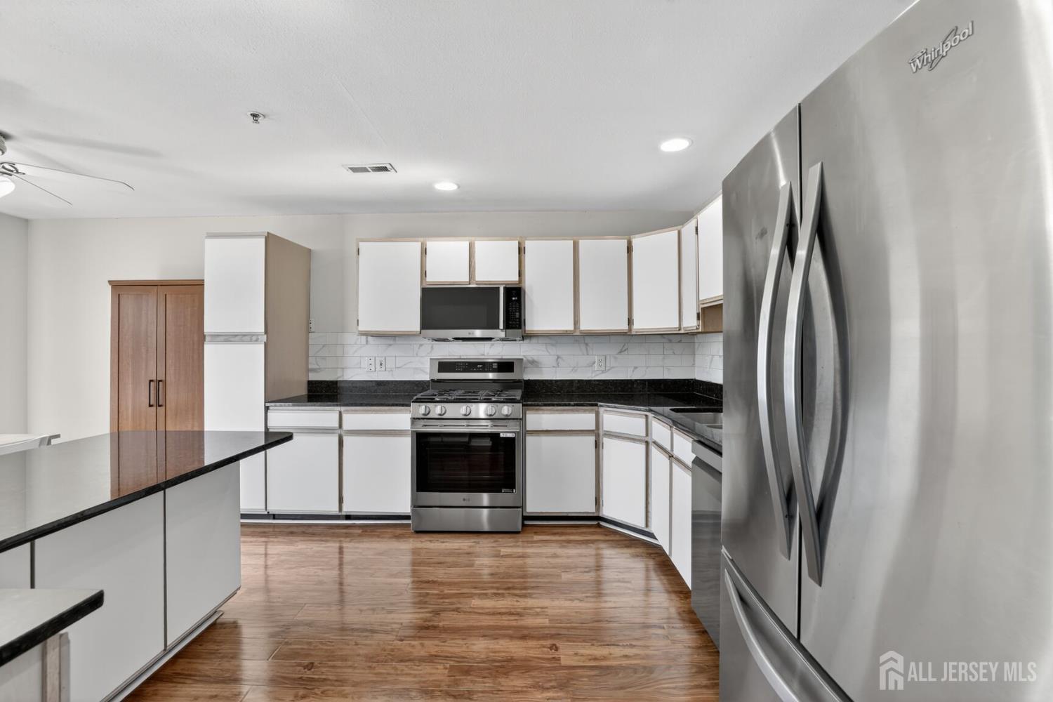 217 Prestwick Way Edison, NJ 08820 - Photo 10 of 30