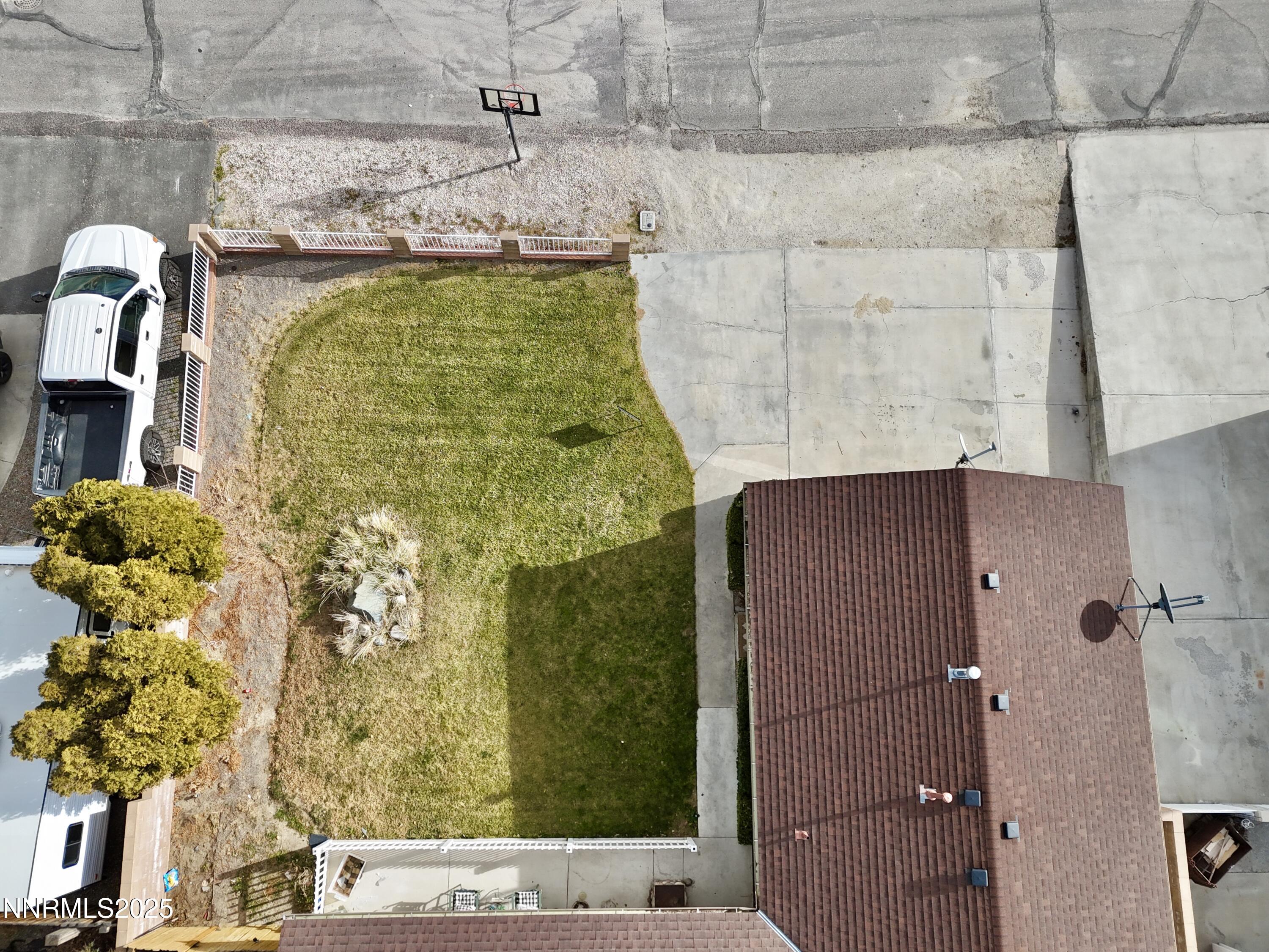 455 Connely Street Hawthorne, NV 89415 - Photo 36 of 43 Roof Front Yard