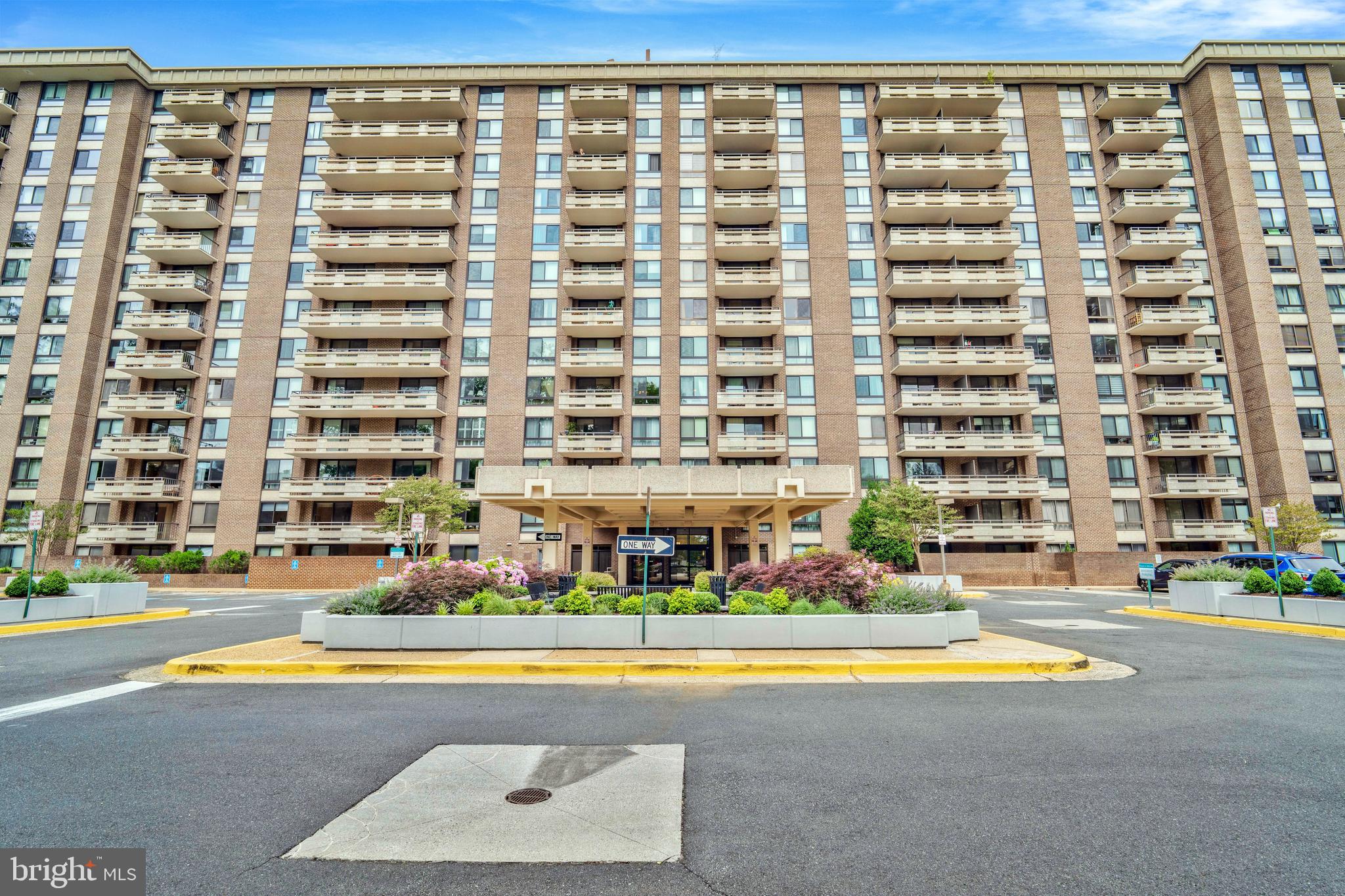 1808 Old Meadow Road, Unit 612 McLean, VA 22102 - Photo 2 of 23
