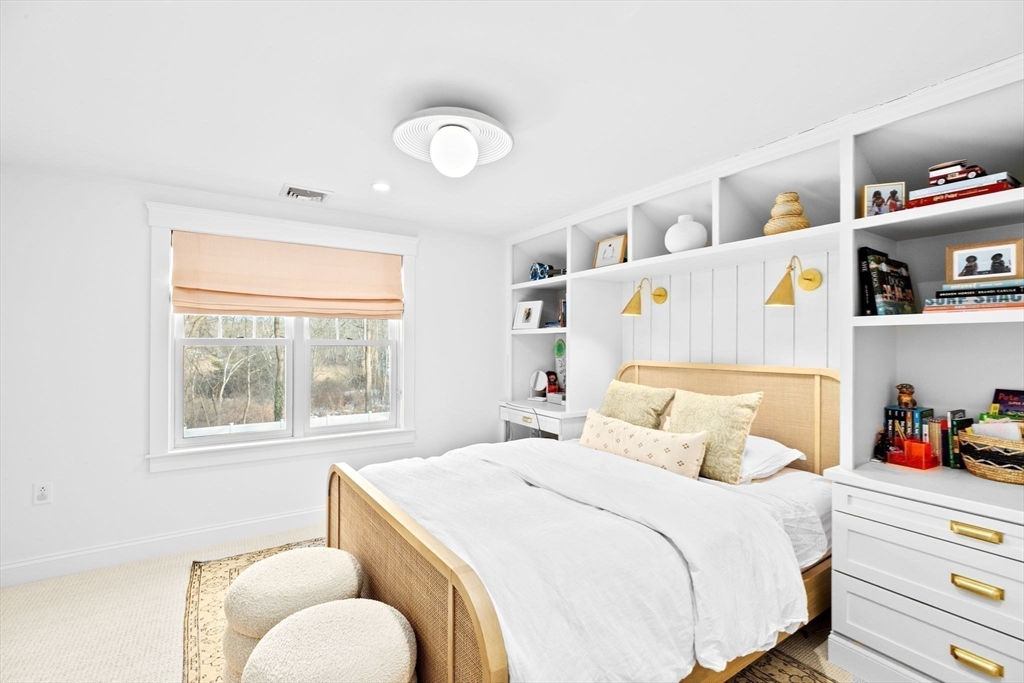 54 Dreamwold Road Scituate, MA 02066 - Photo 16 of 41 a bedroom with a bed and a window