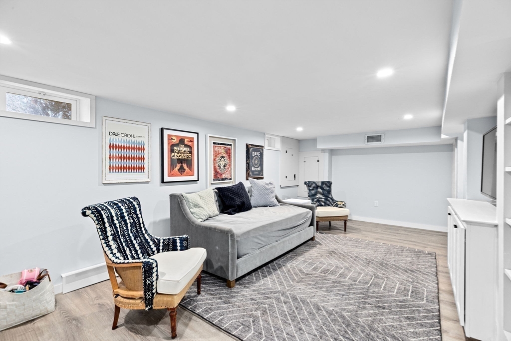 54 Dreamwold Road Scituate, MA 02066 - Photo 34 of 41 a living room with furniture
