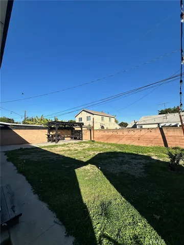 a view of a back yard of the house