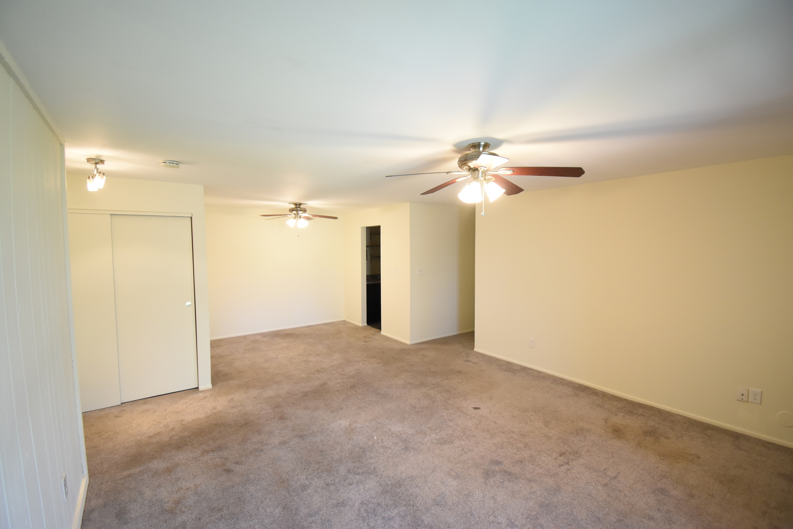 4618 Northfox Lane, Unit 6 McHenry, IL 60050 - Photo 4 of 15 a view of a room with a ceiling fan