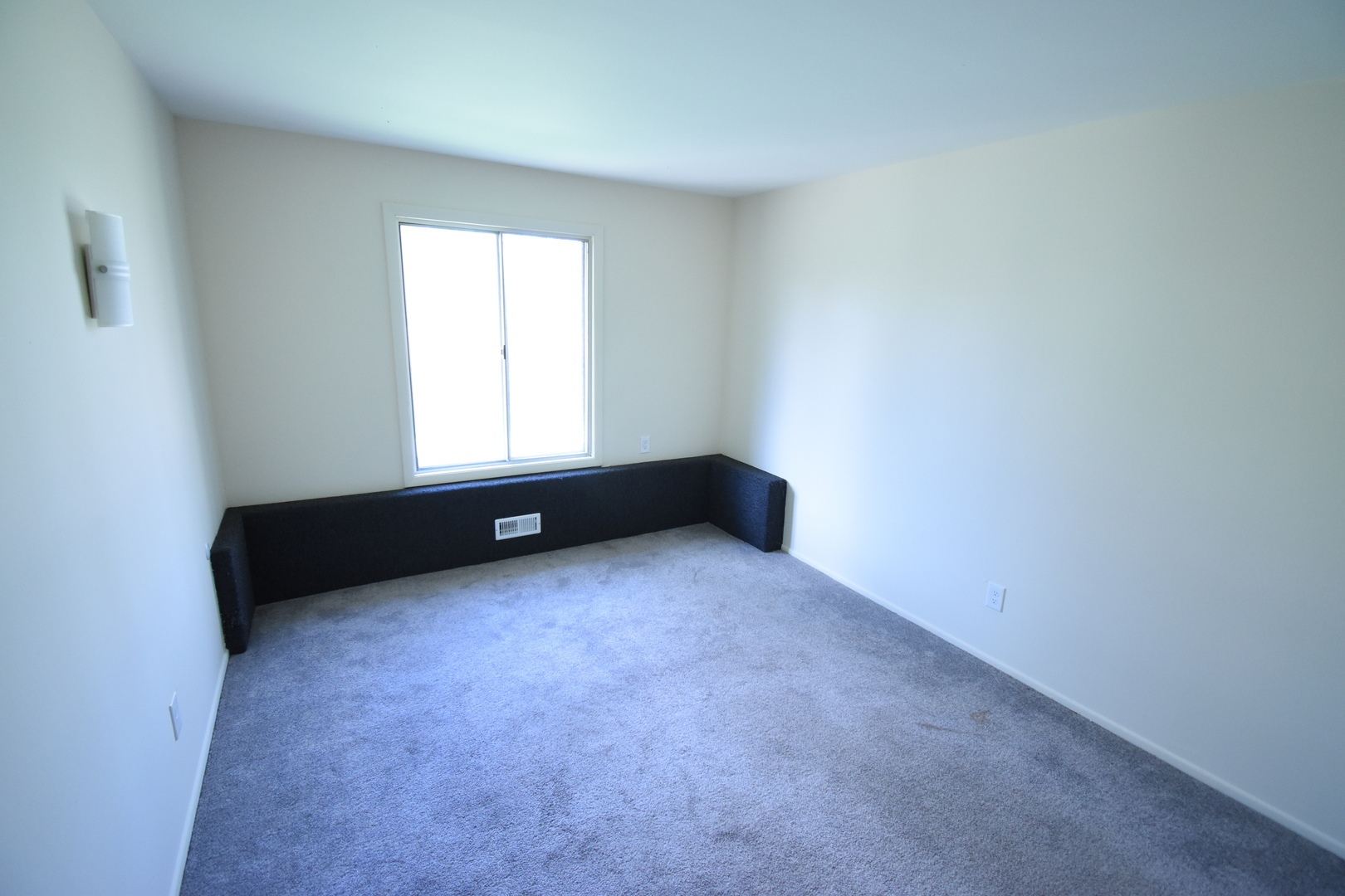 4618 Northfox Lane, Unit 6 McHenry, IL 60050 - Photo 8 of 15 an empty room with a window