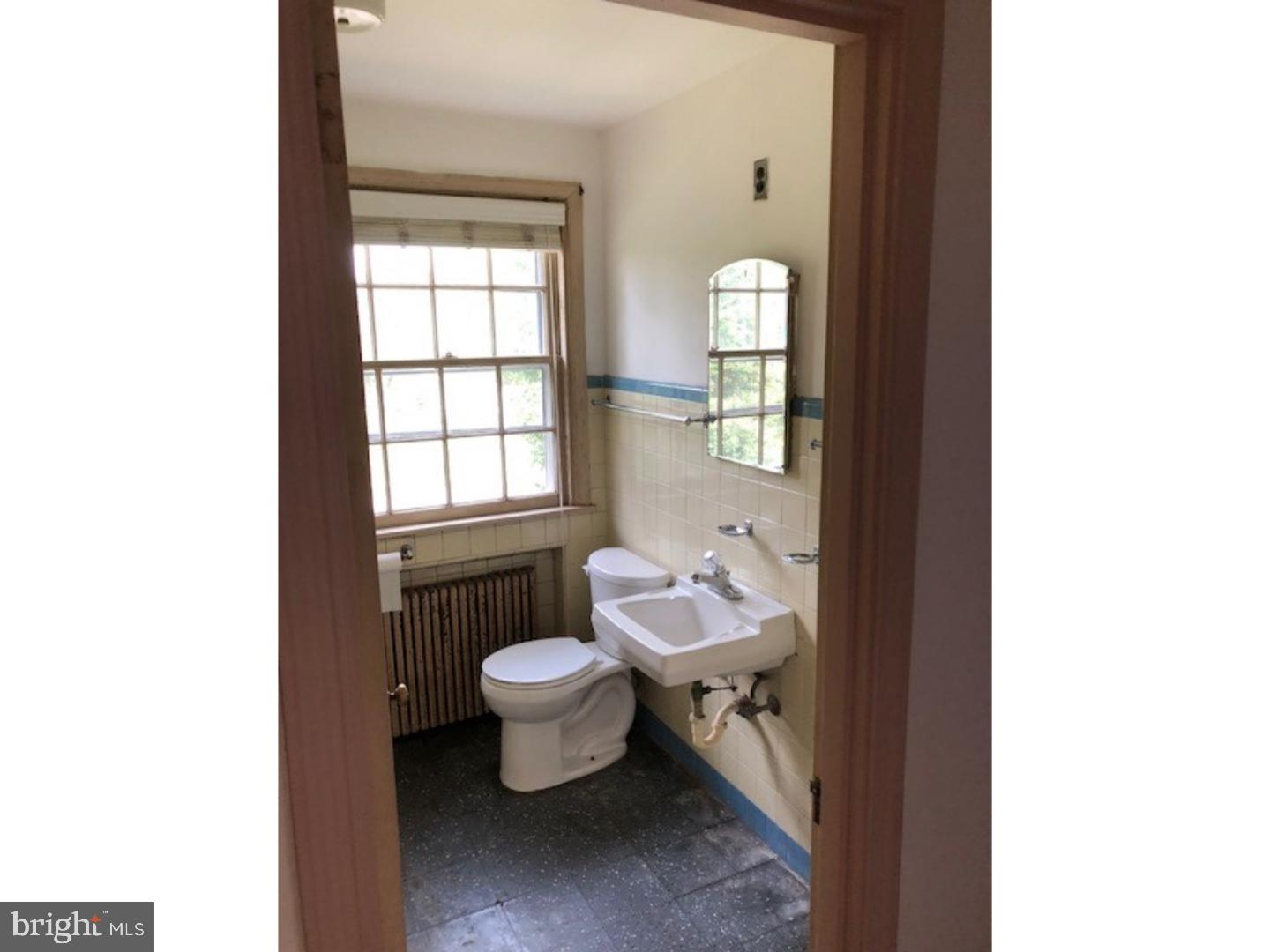 121 Townsend Road Newark, DE 19711 - Photo 14 of 15 Bathroom