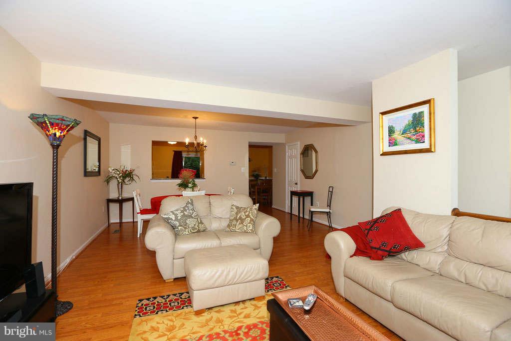 11355 Baroque Road Silver Spring, MD 20901 - Photo 3 of 21 Living Room