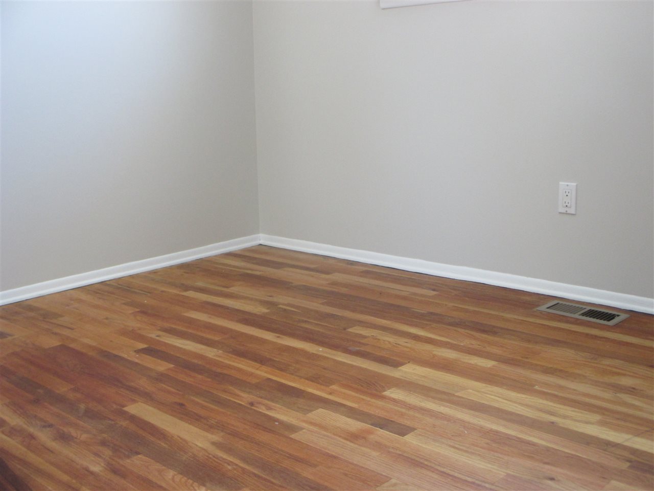 342 Holland Road Flushing, MI 48433 - Photo 15 of 23 50034286-14.JPG