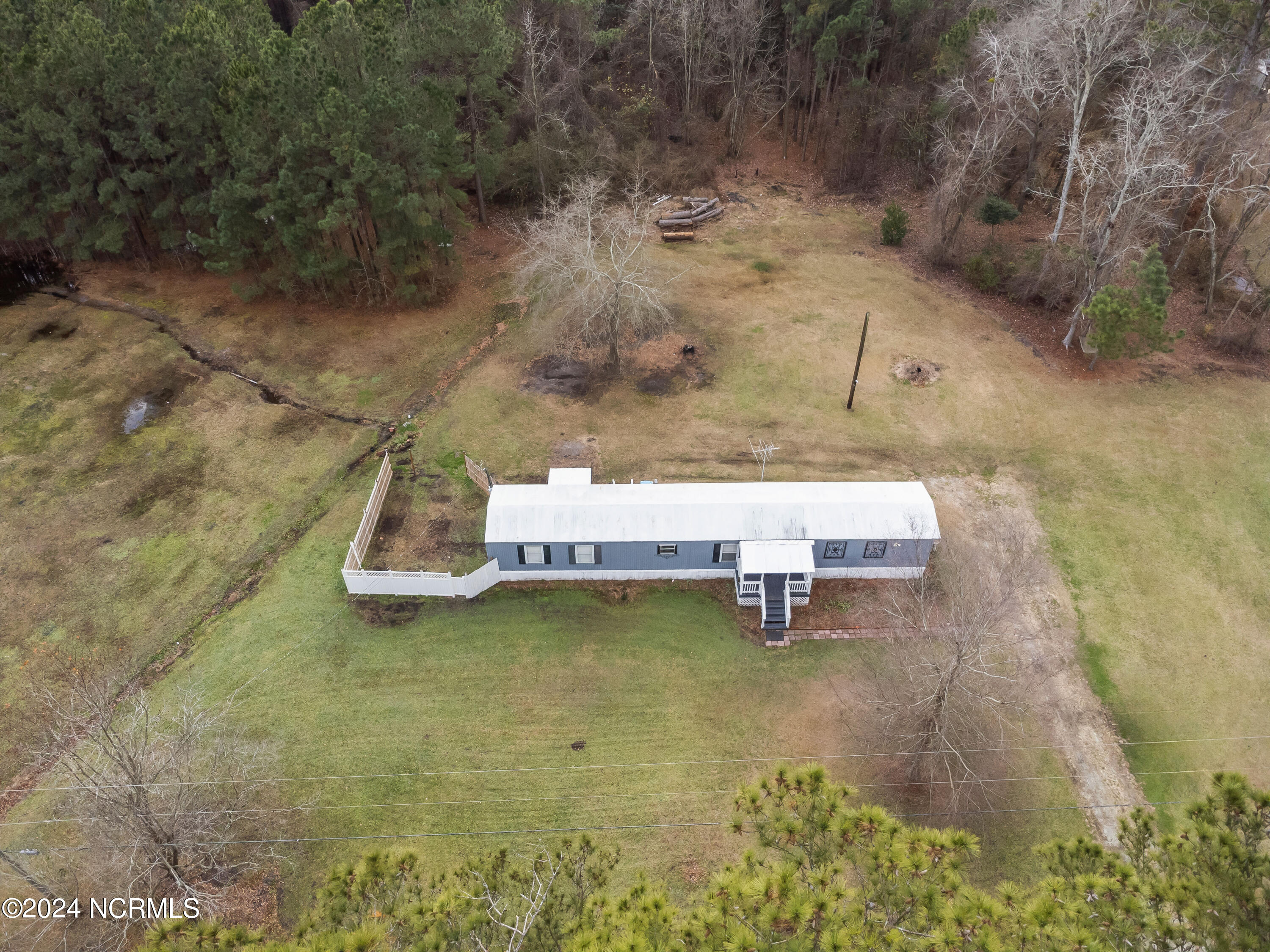 555 Richlands Loop Road Richlands, NC 28574 - Photo 4 of 33 3a