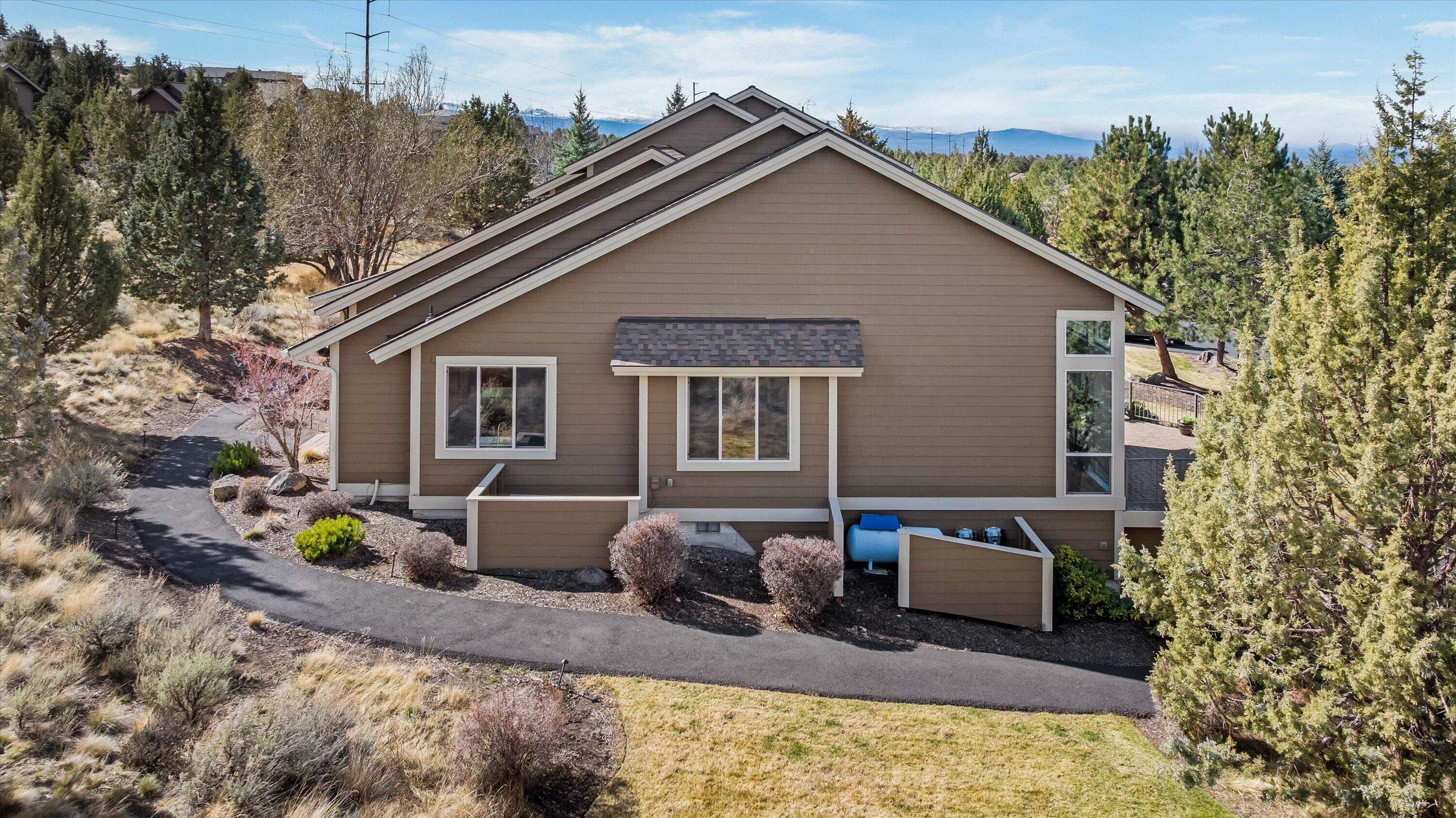 10879 Village Loop Redmond, OR 97756 - Photo 33 of 37 Exterior side view
