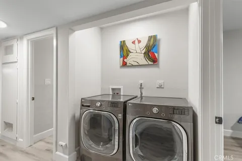 a view of that has washer and dryer