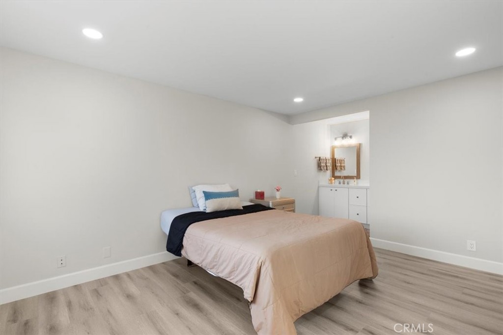 1353 Termino Avenue Long Beach, CA 90804 - Photo 25 of 33 a bedroom with a bed and a painting