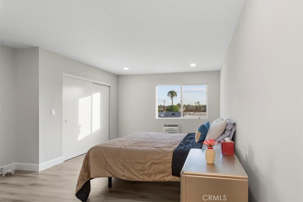 1353 Termino Avenue Long Beach, CA 90804 - Photo 26 of 33 a bedroom with a bed and a window