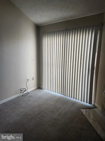 a view of empty room with window