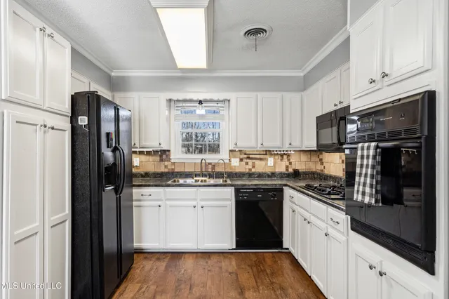 $275,000 | 213 Dogwood Lane, Batesville, MS 38606