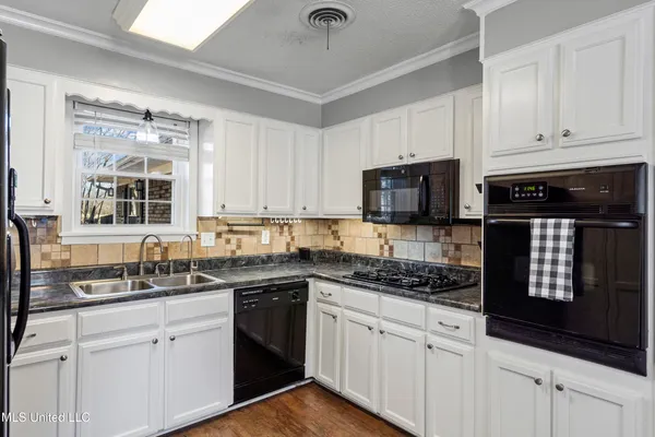 $275,000 | 213 Dogwood Lane, Batesville, MS 38606