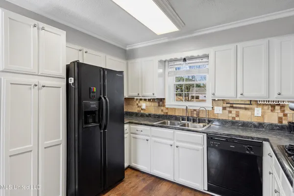 $275,000 | 213 Dogwood Lane, Batesville, MS 38606