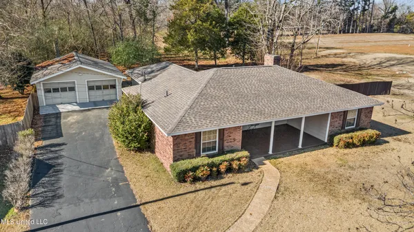 $275,000 | 213 Dogwood Lane, Batesville, MS 38606